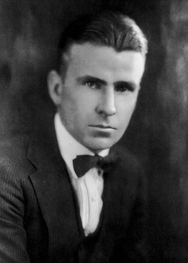 Mervin Kelly lead Bell Lab's research for a time. 
