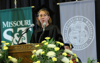 Thumbnail image for SandraMagnus_Commencement2012_02_web.jpg