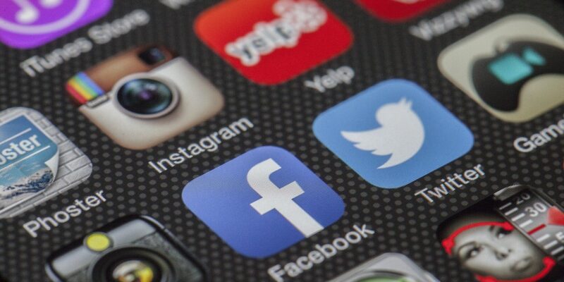 Social networks can strengthen knowledge-sharing