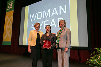 Dr. Dan Lin (center) is pictured with Cynthia Tang (left) and Missouri S&T Chancellor Cheryl B. Schrader.