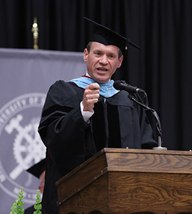 Bertram discusses importance of critical thinking at S&T commencement