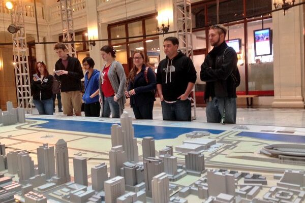 Missouri S&T professor teaching architecture course in Chicago