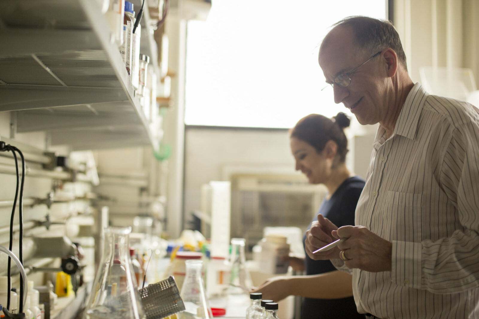 The doctor is IN Posted by Peter Ehrhard On September 19, 2017 Dave Westenberg works in the lab at 203 Schrenk Hall. Photos by Sam O’Keefe/Missouri S&T Dave Westenberg, associate professor of biological sciences, estimates he has taught every S&T student who has gone on to med school over the past 15 years. Photos by Sam O’Keefe/Missouri S&T