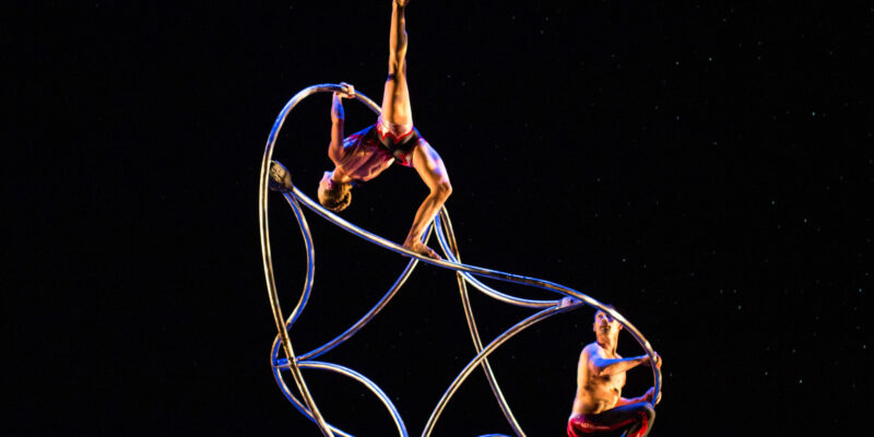 MOMIX returns to Leach Theatre for the 2018-19 season