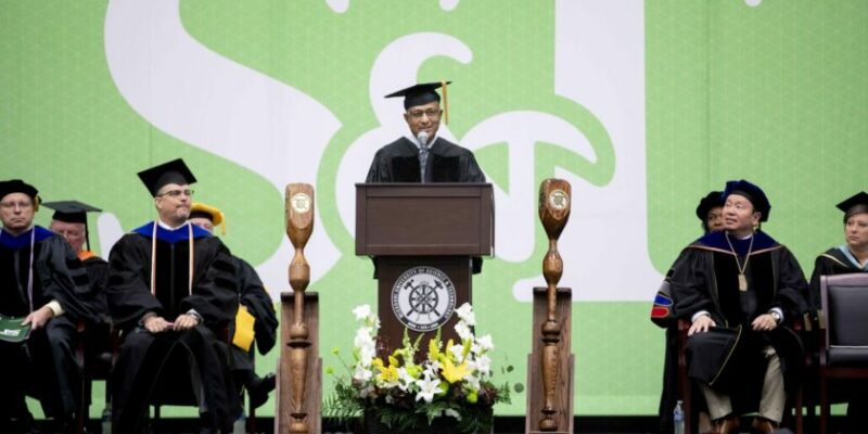 Missouri S&T commencement speaker shares life experiences, encourages graduates