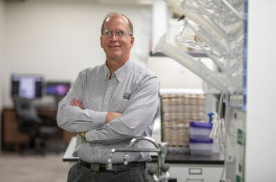 Photo Tom Wagner/Missouri S&T, Portrait of Dr. Dave Westenberg, ASSOC PROF IN BIOLOGICAL SCIENCES, in Biology lab at Shrenk Hall.  Image is copyrighted and all moral rights asserted by Missouri S&T Marketing and Communications Dept., Rolla, Missouri, USA