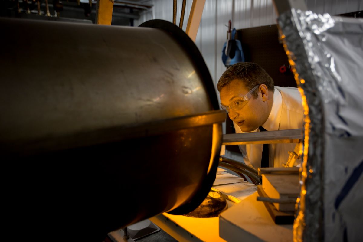 Dr. Steven Jung in a laboratory with Mirragen