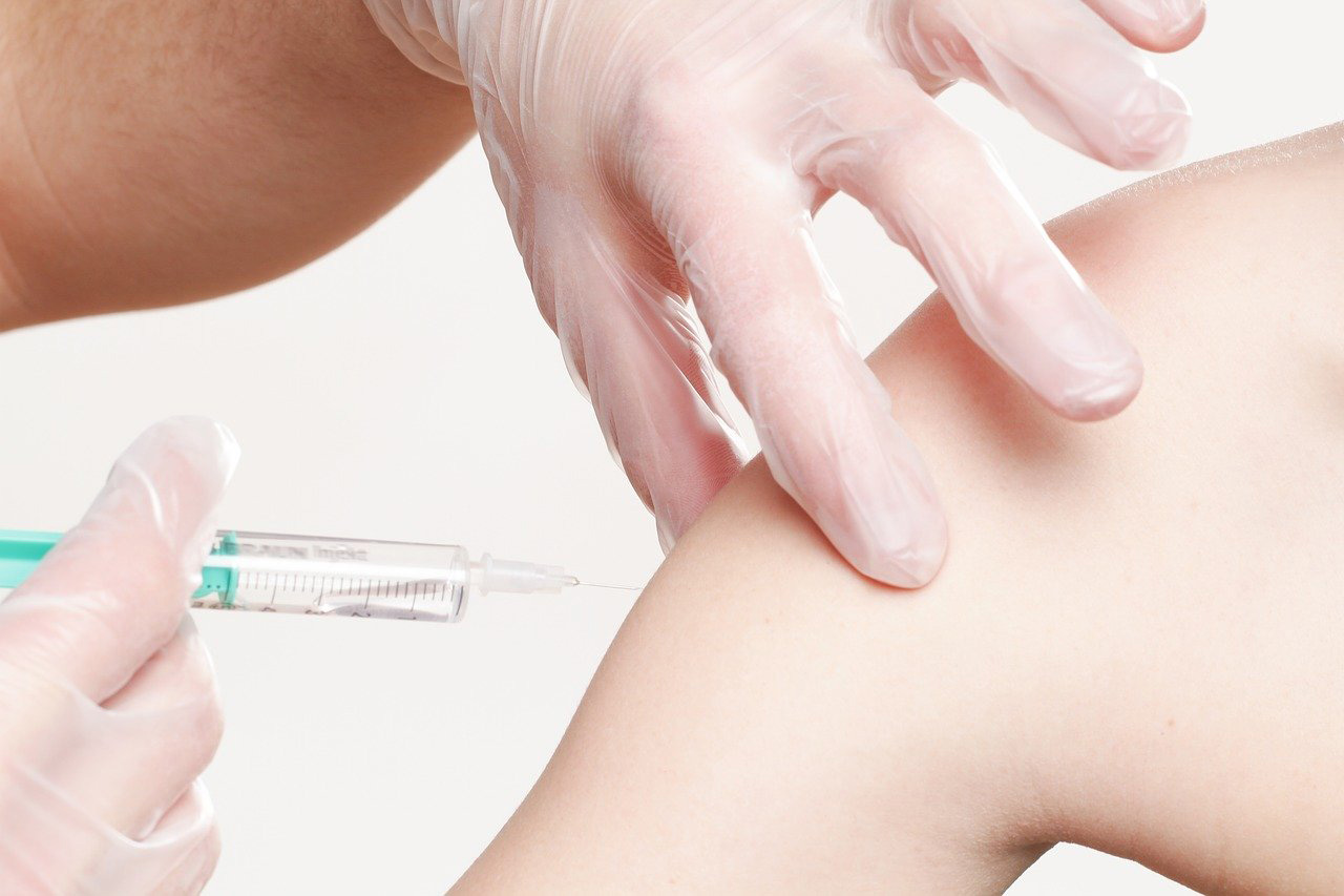 The BCG (Bacillus Calmette-Guerin) vaccine may help prevent the spread of COVID-19, say Missouri S&T researchers. Vaccination image by Angelo Esslinger/Pixabay