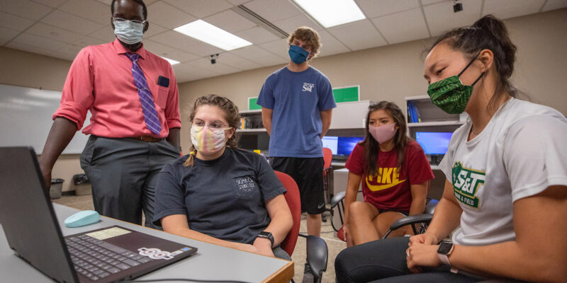 Missouri S&T waives application fee for fall 2021 freshmen, transfers