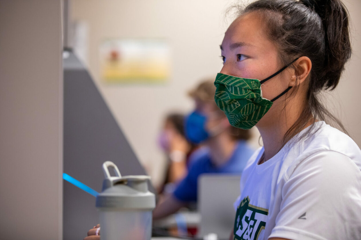 Missouri S&T students in a computer lab