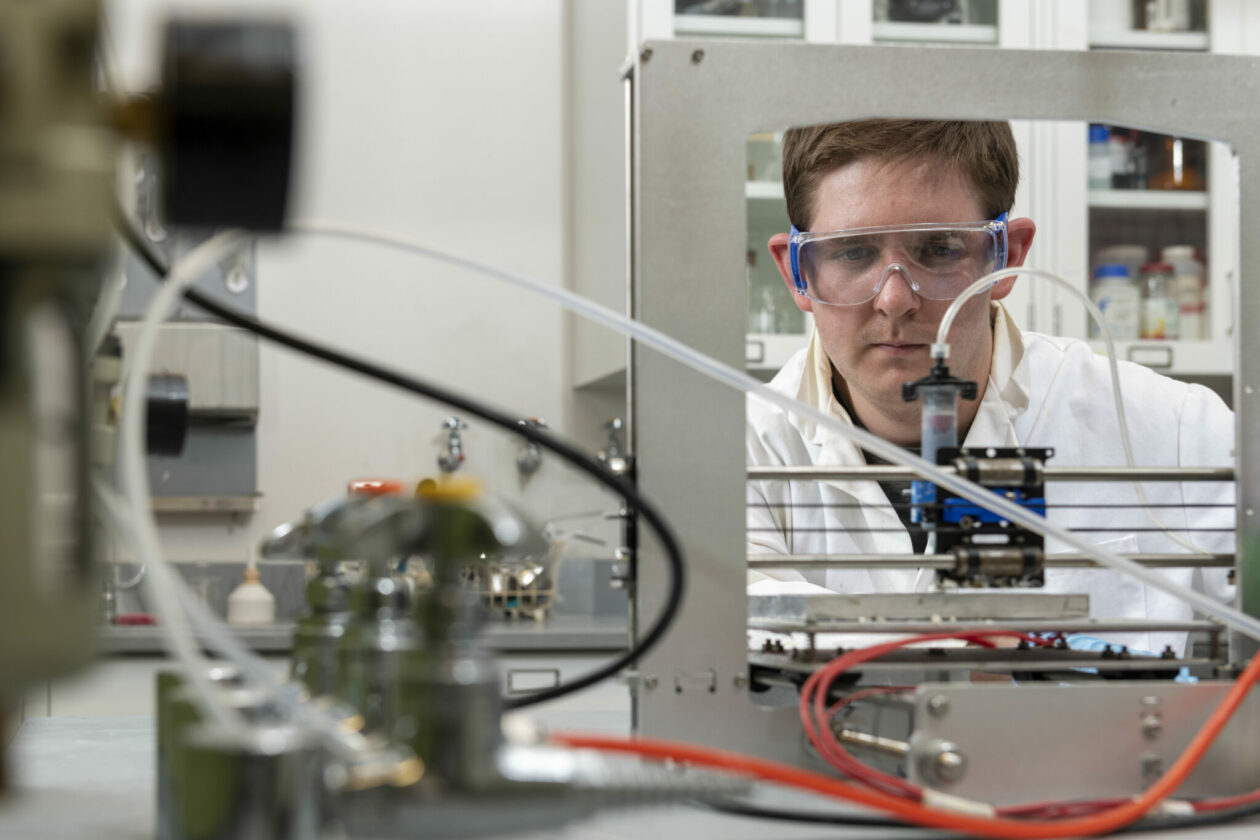 Grad student in S&T lab