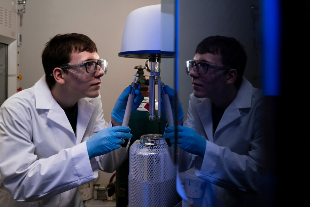 Samuel Hackett in lab