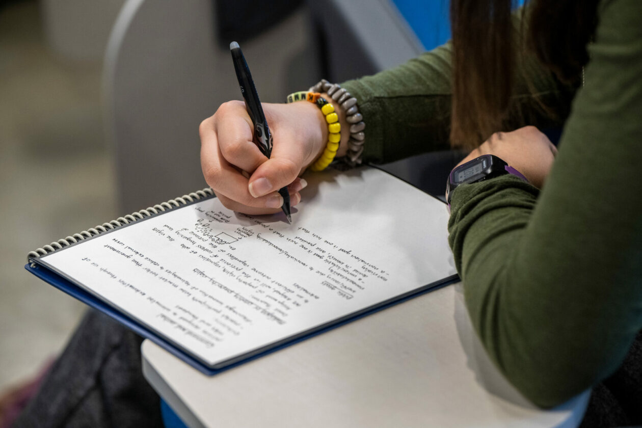 S&T student takes notes