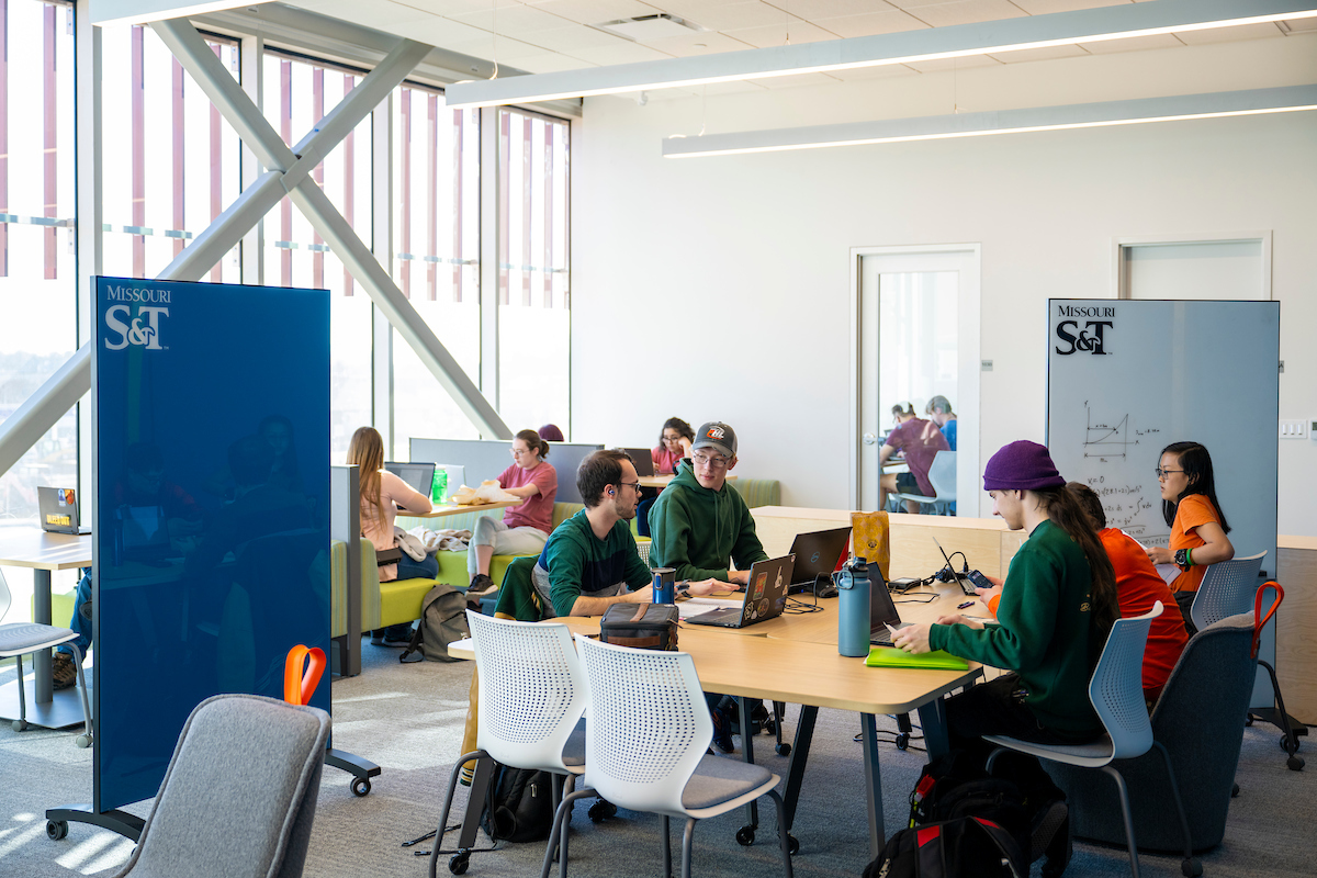 Missouri S&T students in Innovation Lab