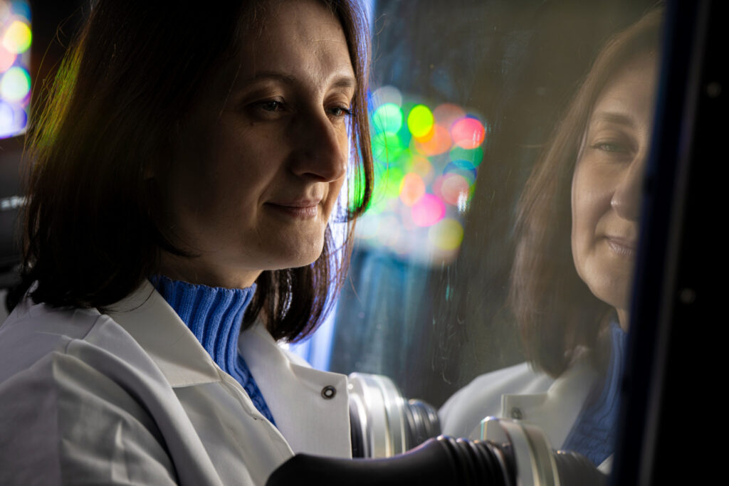 Scientist in lab.